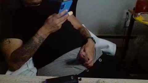 Snapshot of dubz07 chatting on 11/10/25, 08:13 dubz07 online show from 11/10/25, 08:13