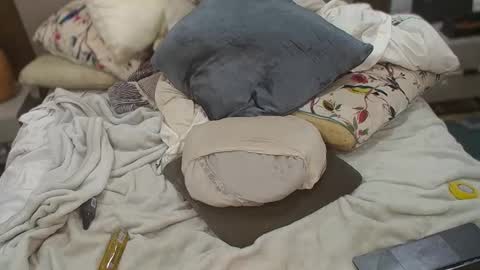 Snapshot of dudebrocuz69 chatting on 10/28/25, 05:48 Dude online show from 10/28/25, 05:48