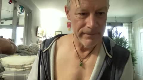 Snapshot of dudeinnh chatting on 12/21/25, 04:25 Steve online show from 12/21/25, 04:25