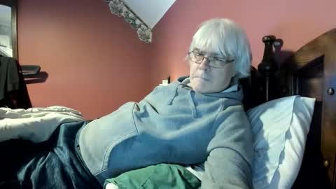 Snapshot of dug38 chatting on 04/22/26, 05:14 Doug online show from 04/22/26, 05:14