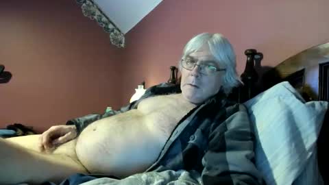 Snapshot of dug38 chatting on 04/28/26, 02:33 Doug online show from 04/28/26, 02:33