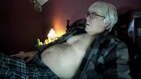 Snapshot of dug38 chatting on 05/17/26, 01:18 Doug online show from 05/17/26, 01:18
