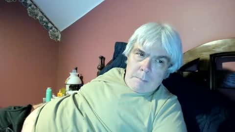 Snapshot of dug38 chatting on 05/25/26, 01:44 Doug online show from 05/25/26, 01:44