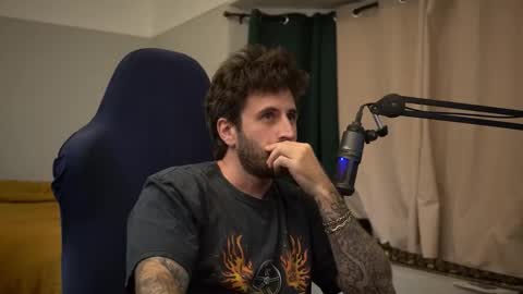 Snapshot of dukethedude chatting on 10/26/25, 02:17 Duke online show from 10/26/25, 02:17