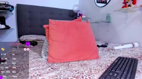 Dulce Maria online show from 02/21/25, 01:44