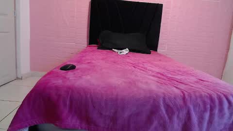 Snapshot of dulce1609 chatting on 11/21/25, 08:18 dulce1609 online show from 11/21/25, 08:18