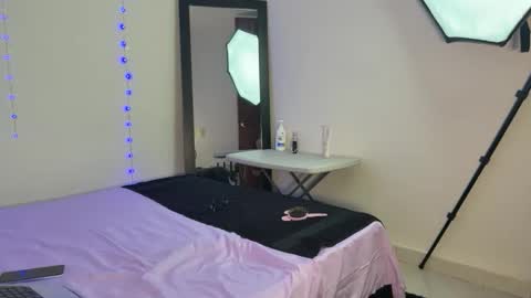 Snapshot of dulce765 chatting on 11/02/25, 03:20 dulce765 online show from 11/02/25, 03:20