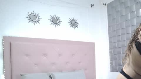 dulce__lovee online show from 10/01/25, 11:27