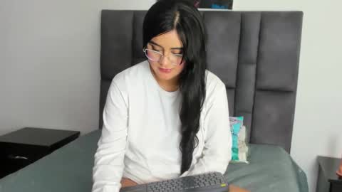 Snapshot of dulce_amg chatting on 02/15/25, 02:44 Dulce amg online show from 02/15/25, 02:44