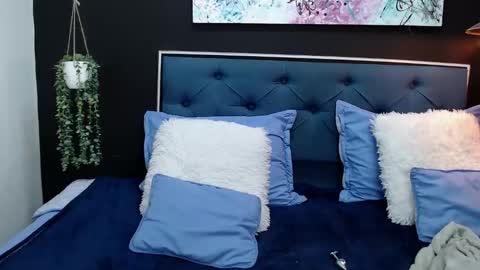 Snapshot of dulce_celeste15 chatting on 02/09/25, 10:54 C E L E S T E online show from 02/09/25, 10:54