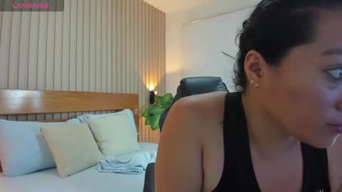 E S T R E L L A online show from 10/17/25, 01:42