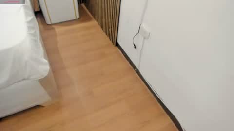 Snapshot of dulce_glamor_ chatting on 06/18/26, 11:14 Dulce online show from 06/18/26, 11:14