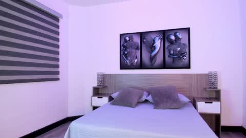 Dulce Maria online show from 04/15/26, 08:20