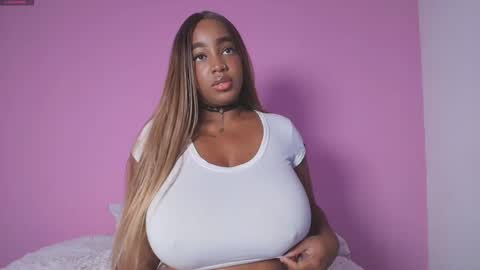 Snapshot of dulce_mariaahe chatting on 11/01/25, 05:15 online show from 11/01/25, 05:15