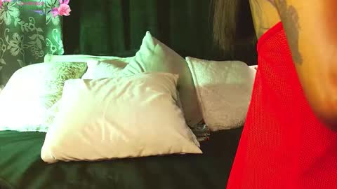 Snapshot of dulce_tara chatting on 12/19/25, 09:16 online show from 12/19/25, 09:16