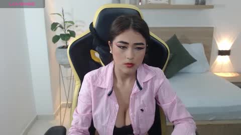 Snapshot of dulce_victoriaa_ chatting on 03/03/25, 12:27 V I C T O R I A online show from 03/03/25, 12:27