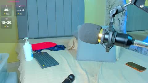 Snapshot of dulcehills_ chatting on 12/22/24, 02:27 online show from 12/22/24, 02:27