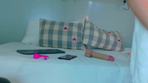 Snapshot of dulcesexy__ chatting on 06/04/26, 08:04 Dulce Sexy online show from 06/04/26, 08:04