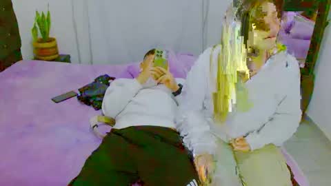 Juliana and online show from 11/10/25, 02:43