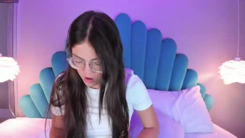 Snapshot of dulcevela chatting on 03/11/25, 04:32 dulcevela online show from 03/11/25, 04:32