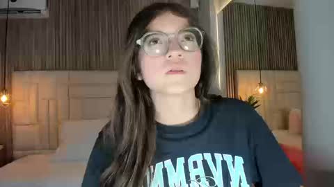 Snapshot of dulcevela chatting on 09/11/25, 10:43 dulcevela online show from 09/11/25, 10:43