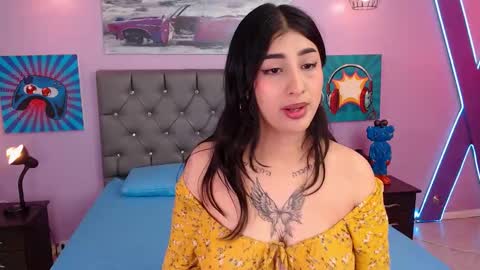 Abril Cruz online show from 10/15/25, 03:06