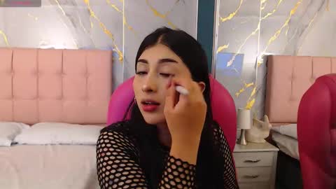 Abril Cruz online show from 10/17/25, 03:10