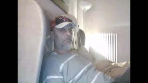 Snapshot of dumaeros77 chatting on 12/22/24, 01:33 Duma online show from 12/22/24, 01:33