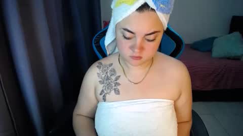 Snapshot of dumont_model chatting on 01/18/25, 11:33 Nicole online show from 01/18/25, 11:33