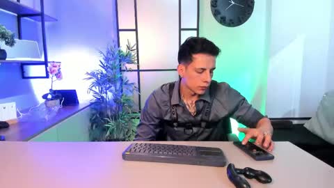 Snapshot of dustin_sonne chatting on 05/01/26, 04:28 Dustin Sonne online show from 05/01/26, 04:28