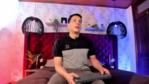 Snapshot of dustin_sonne chatting on 05/02/26, 03:44 Dustin Sonne online show from 05/02/26, 03:44