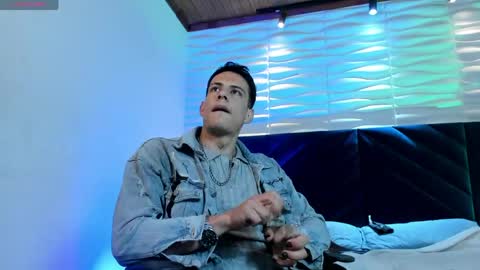 Snapshot of dustin_sonne chatting on 05/18/26, 03:35 Dustin Sonne online show from 05/18/26, 03:35
