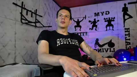 Snapshot of dustin_sonne chatting on 05/24/26, 03:22 Dustin Sonne online show from 05/24/26, 03:22
