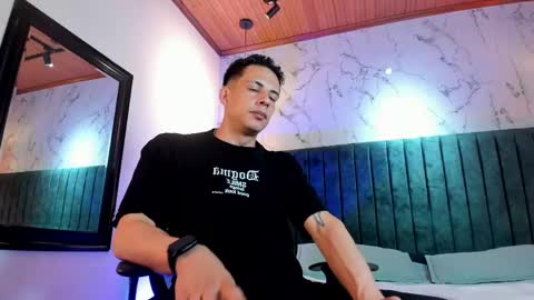 Snapshot of dustin_sonne chatting on 06/01/26, 03:30 Dustin Sonne online show from 06/01/26, 03:30