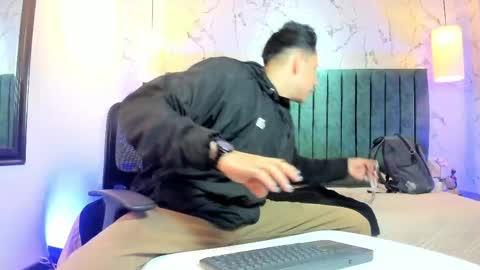 Snapshot of dustin_sonne chatting on 06/10/26, 03:39 Dustin Sonne online show from 06/10/26, 03:39