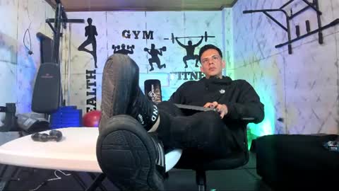 Snapshot of dustin_sonne chatting on 06/12/26, 04:00 Dustin Sonne online show from 06/12/26, 04:00