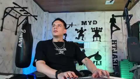 Snapshot of dustin_sonne chatting on 06/21/26, 03:31 Dustin Sonne online show from 06/21/26, 03:31