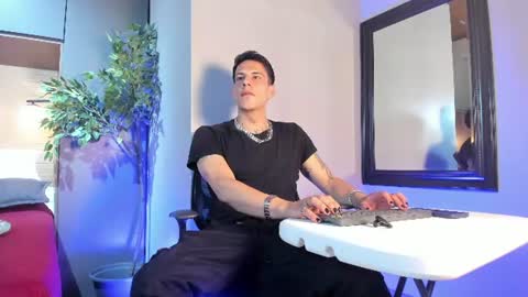 Snapshot of dustin_sonne chatting on 06/30/26, 09:27 Dustin Sonne online show from 06/30/26, 09:27