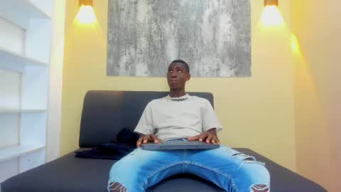 Snapshot of dustin_tayson chatting on 12/15/25, 12:09 DUSTIN online show from 12/15/25, 12:09