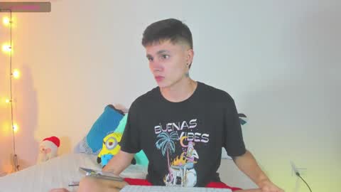 Snapshot of dustinlevine chatting on 01/03/25, 01:16 Dustin Levy online show from 01/03/25, 01:16