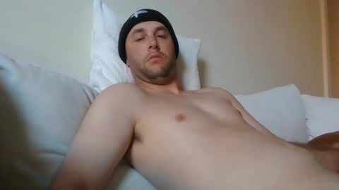 Snapshot of dustyroy09 chatting on 01/01/25, 10:03 dustyroy09 online show from 01/01/25, 10:03