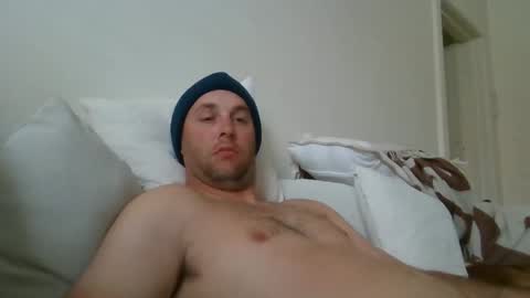 Snapshot of dustyroy09 chatting on 11/04/25, 11:37 dustyroy09 online show from 11/04/25, 11:37