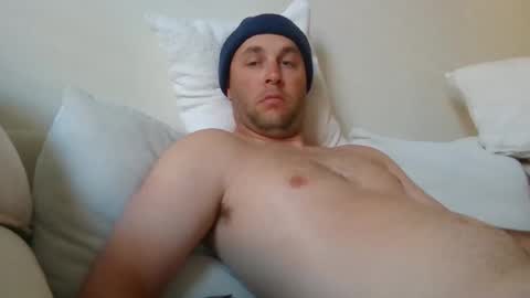 Snapshot of dustyroy09 chatting on 12/23/25, 02:20 dustyroy09 online show from 12/23/25, 02:20