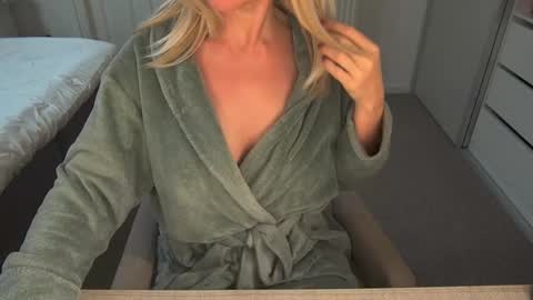 Ambertje040 online show from 12/05/25, 08:23