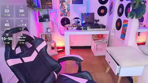 Snapshot of duulce_mia chatting on 06/17/26, 11:23 duulce_mia online show from 06/17/26, 11:23