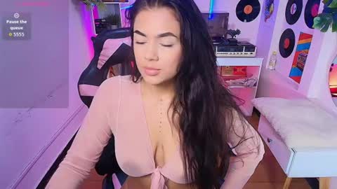 Snapshot of duulce_mia chatting on 06/24/26, 11:31 duulce_mia online show from 06/24/26, 11:31