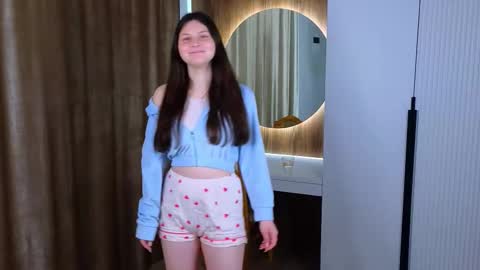 Alline online show from 11/18/25, 02:28