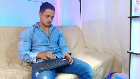 Snapshot of dwayne_esteven10 chatting on 06/07/26, 08:45 dwayne_esteven10 online show from 06/07/26, 08:45
