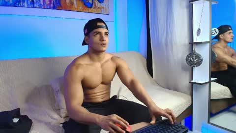 Snapshot of dwayne_esteven10 chatting on 07/18/26, 10:13 dwayne_esteven10 online show from 07/18/26, 10:13