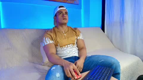 Snapshot of dwayne_esteven10 chatting on 07/27/26, 01:34 dwayne_esteven10 online show from 07/27/26, 01:34
